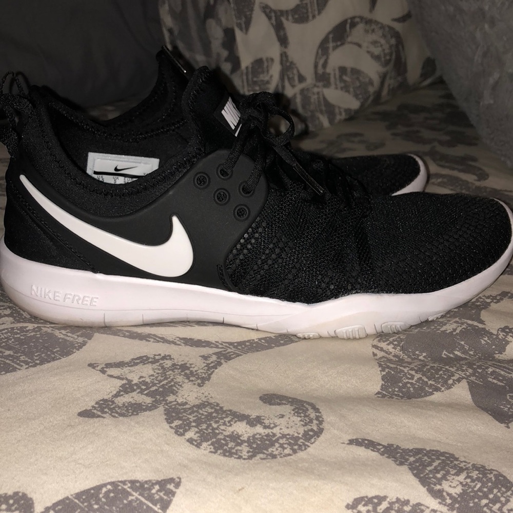 Black Nike Frees